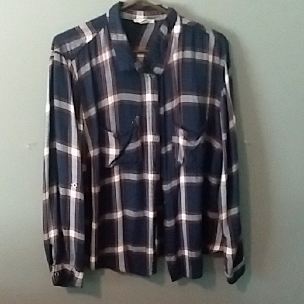 Plaid long sleeve button down shirt